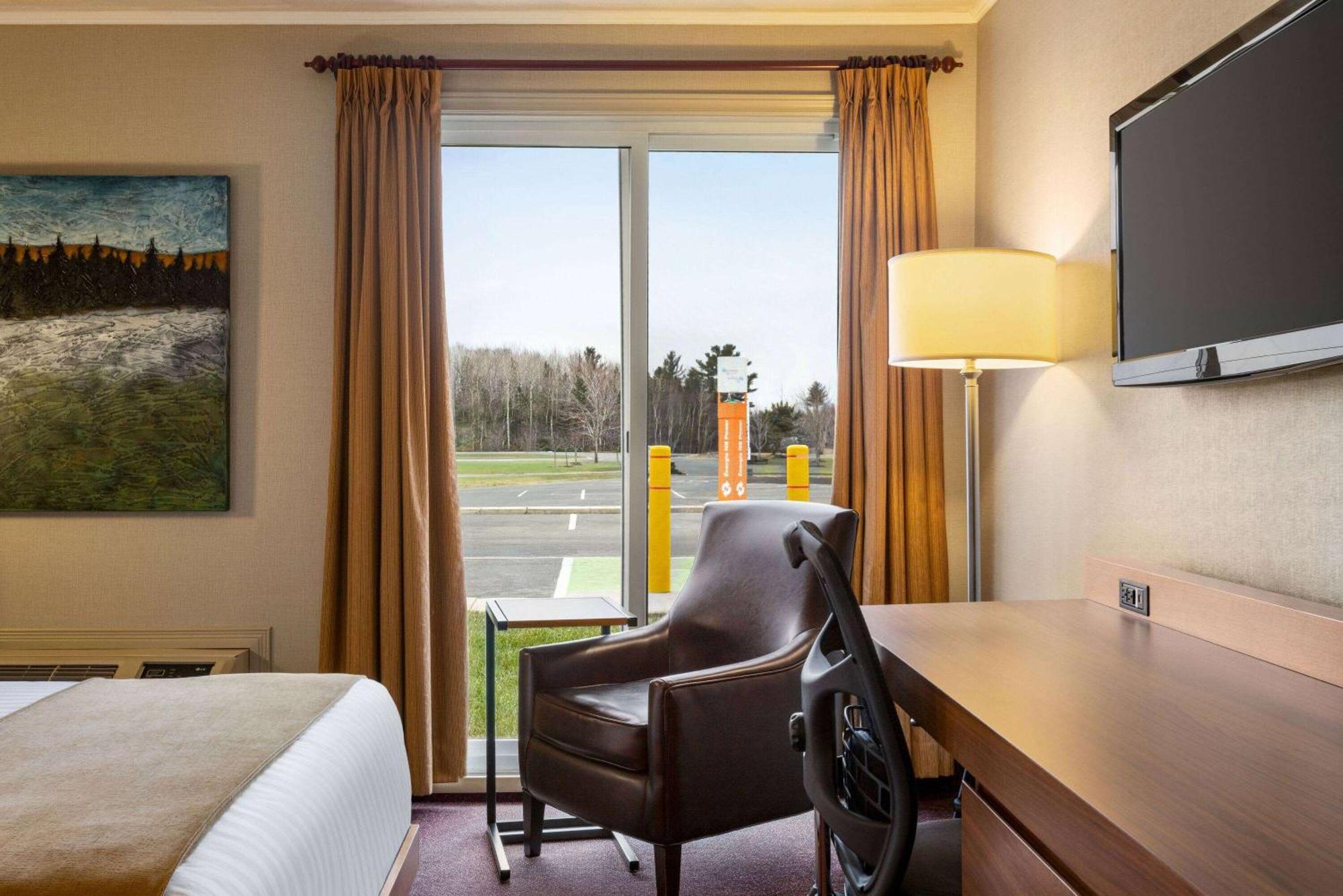 Atlantic Host Hotel, Trademark Collection By Wyndham Bathurst Exterior foto